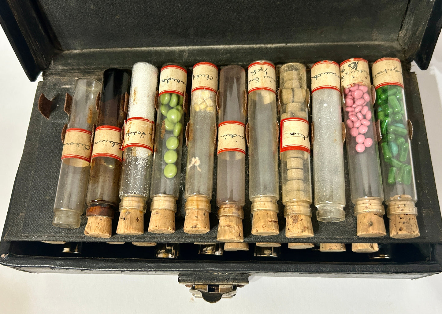 ANTIQUE DOCTORS MEDICINE KIT