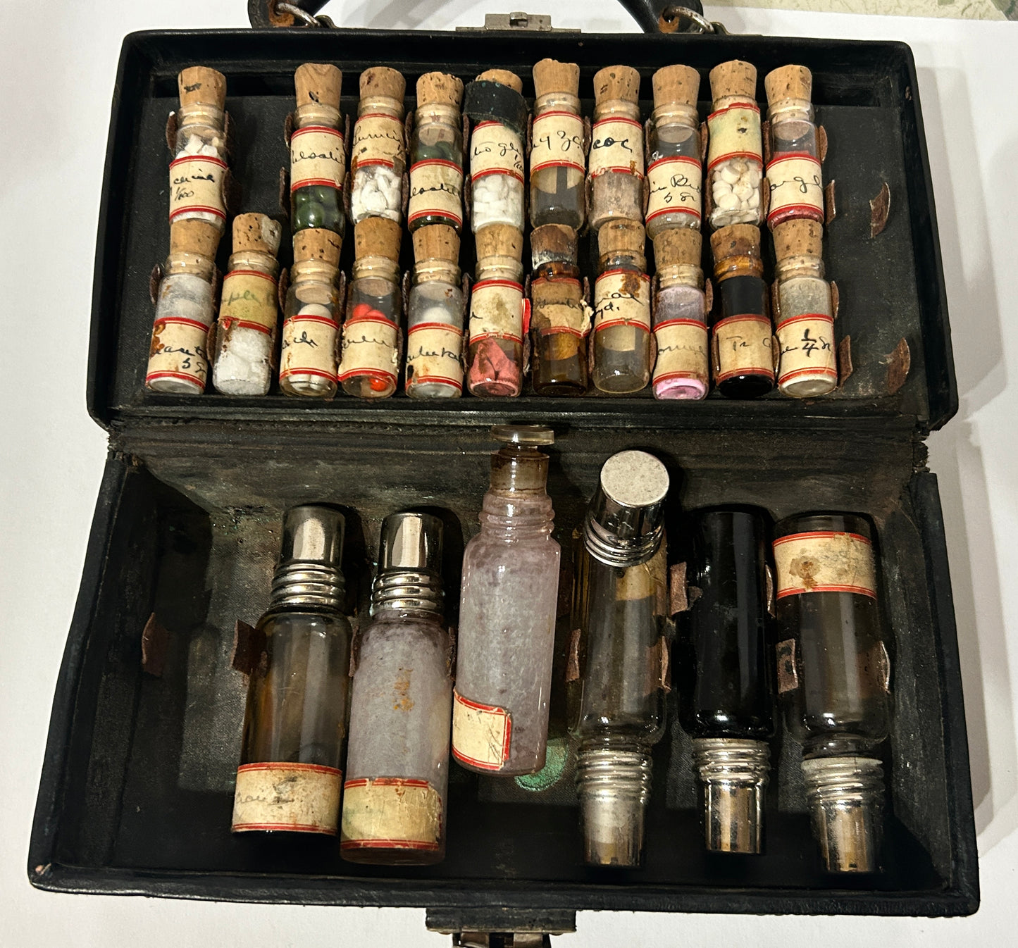 ANTIQUE DOCTORS MEDICINE KIT
