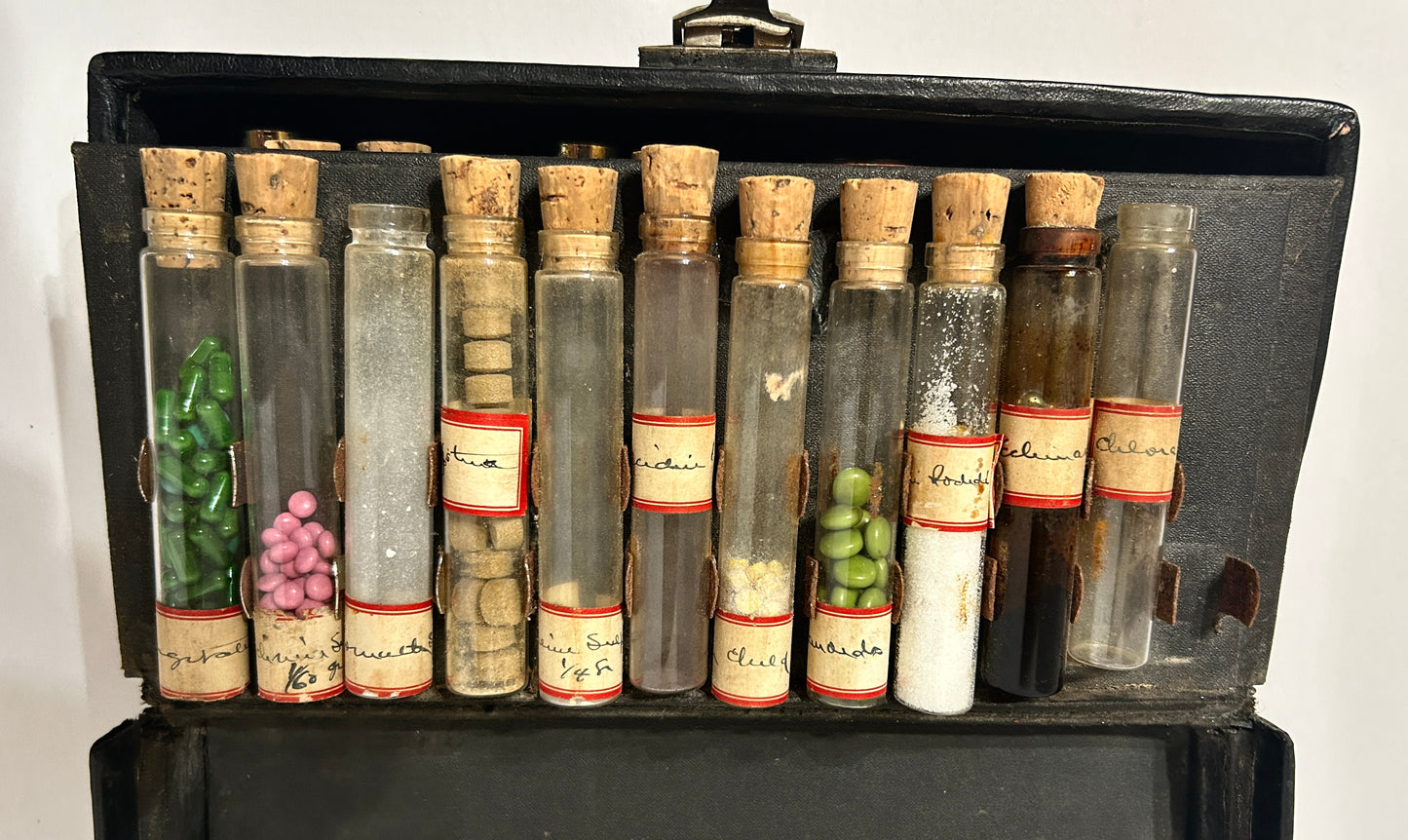 ANTIQUE DOCTORS MEDICINE KIT
