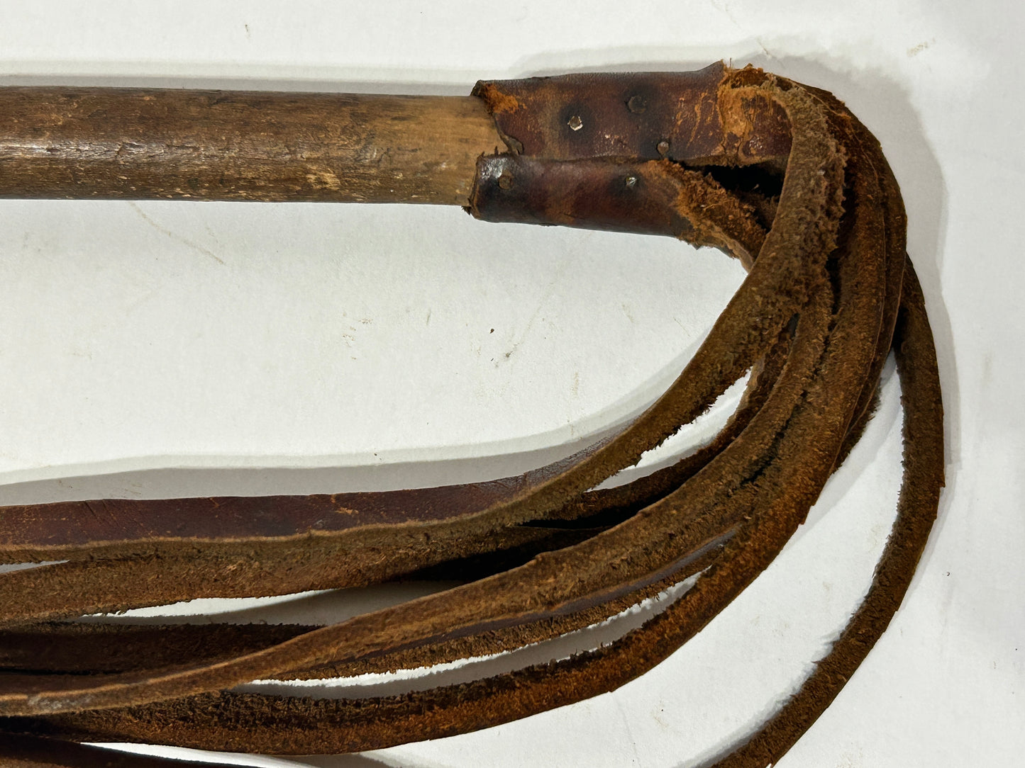 LEATHER THONG WHIP ANTIQUE