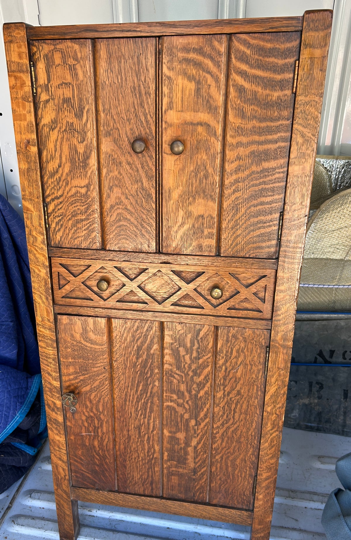 ANTIQUE ARTS AND CRAFTS OAK LIQUOR CABINET