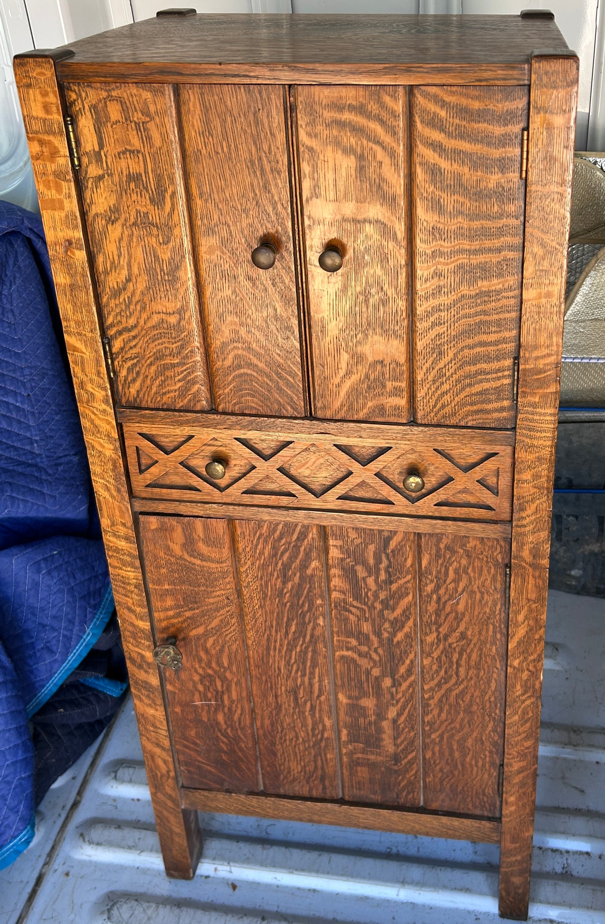 ANTIQUE ARTS AND CRAFTS OAK LIQUOR CABINET