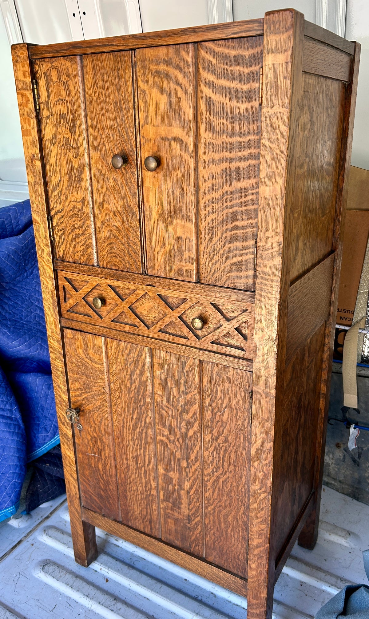 ANTIQUE ARTS AND CRAFTS OAK LIQUOR CABINET