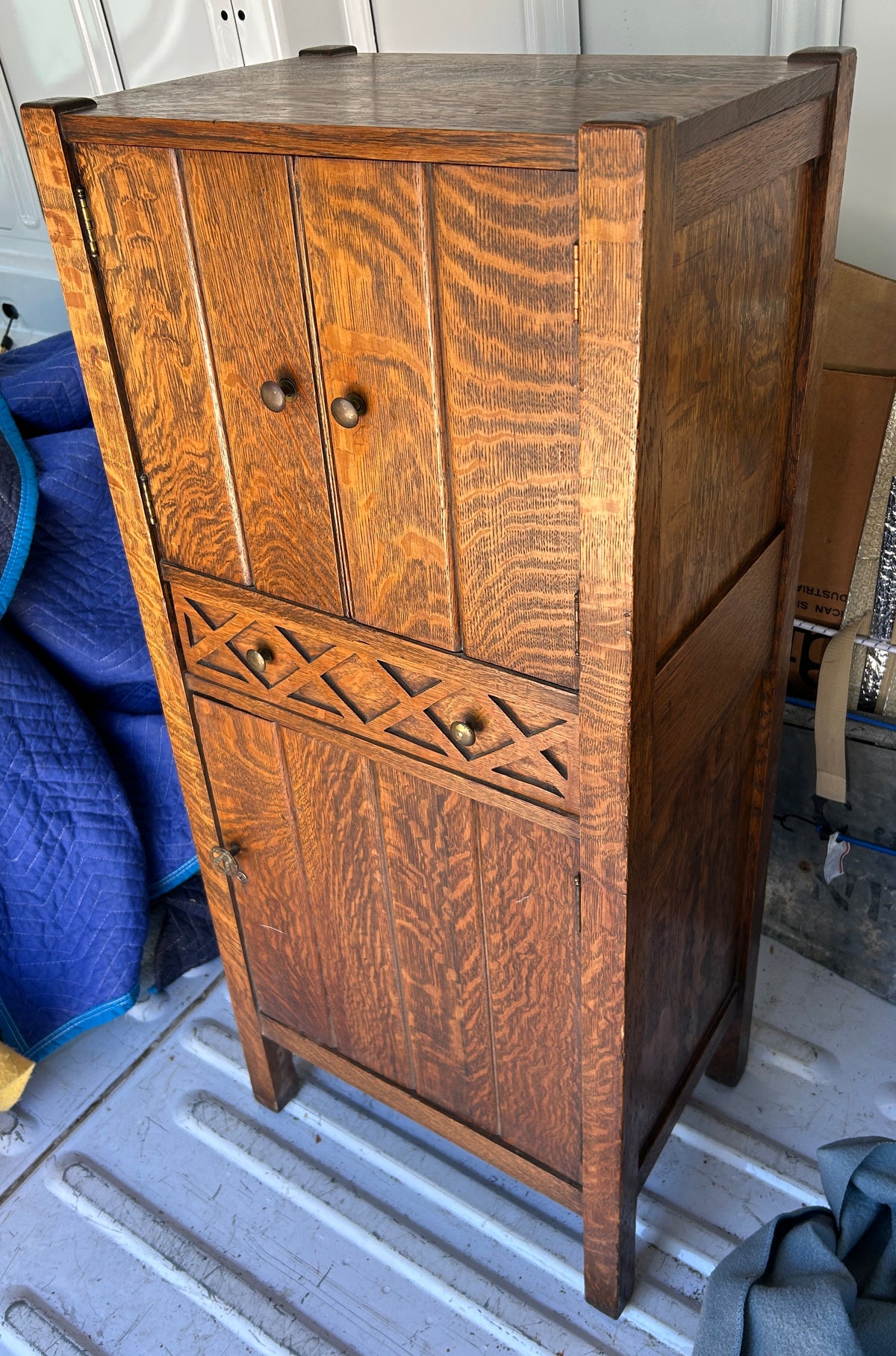 ANTIQUE ARTS AND CRAFTS OAK LIQUOR CABINET