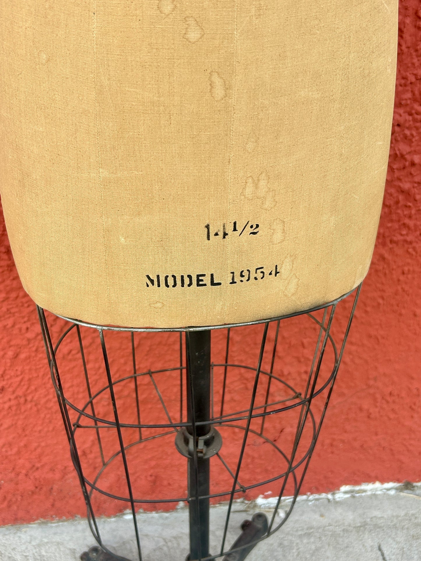 ANTIQUE DRESS FORM SUPERIOR MODEL