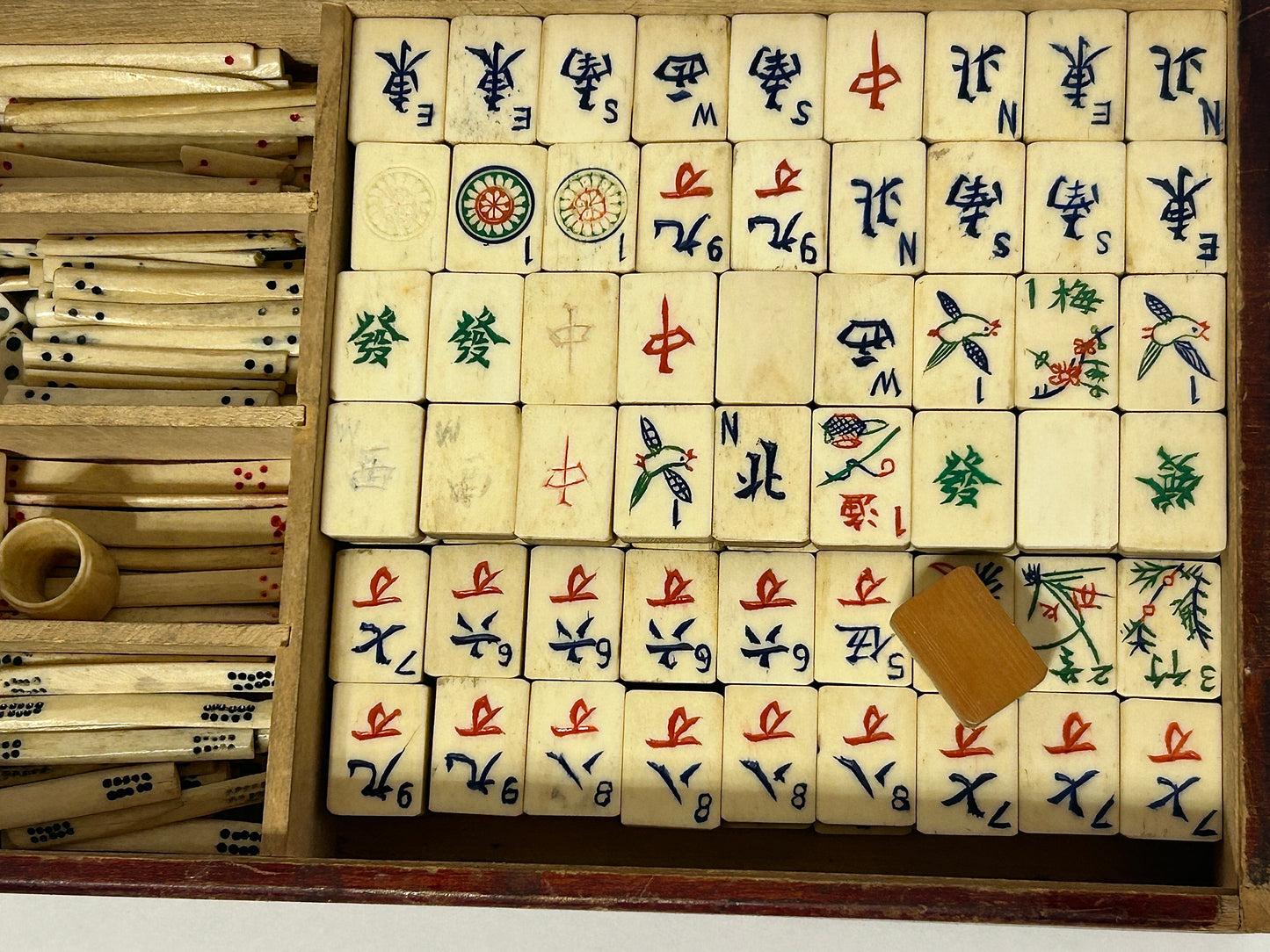 ANTIQUE MAHJONG SET WITH 145 BONE TILES
