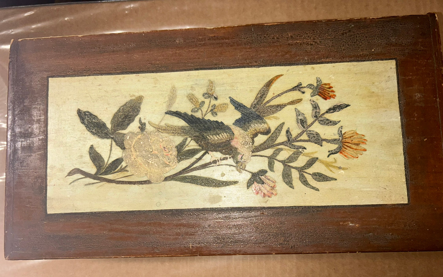 FOLK ART ANTIQUE BOX WITH PAINTED BIRDS