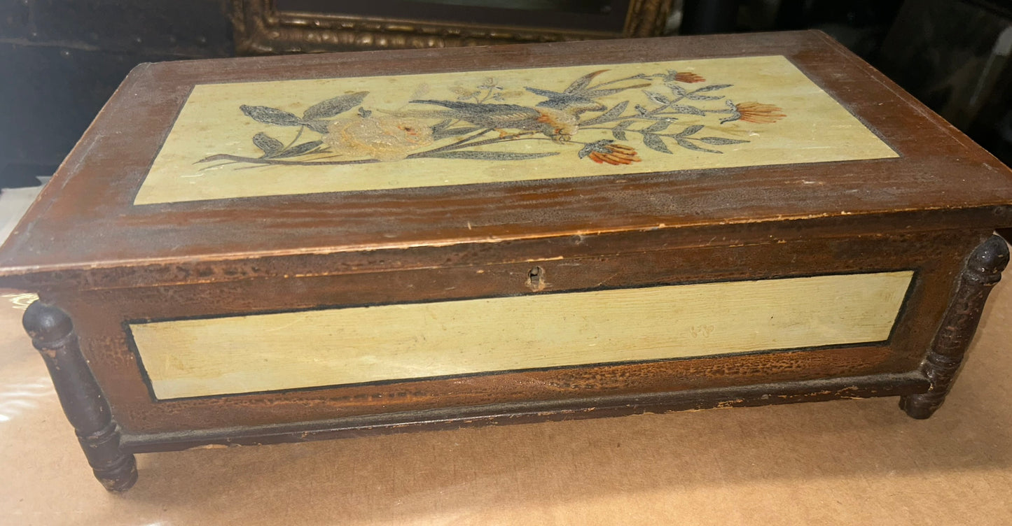 FOLK ART ANTIQUE BOX WITH PAINTED BIRDS