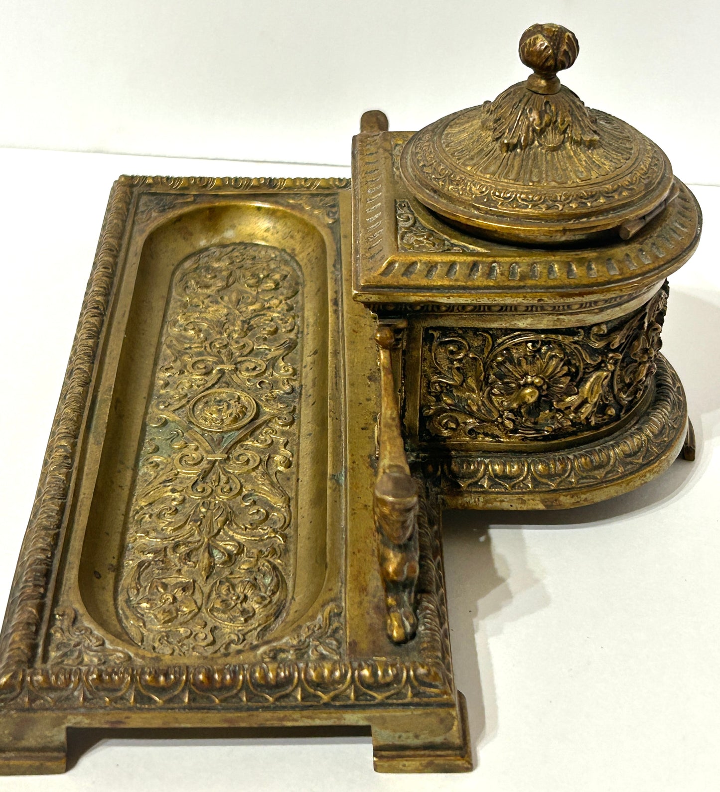 ANTIQUE BRONZE INWELL WITH FIGURES
