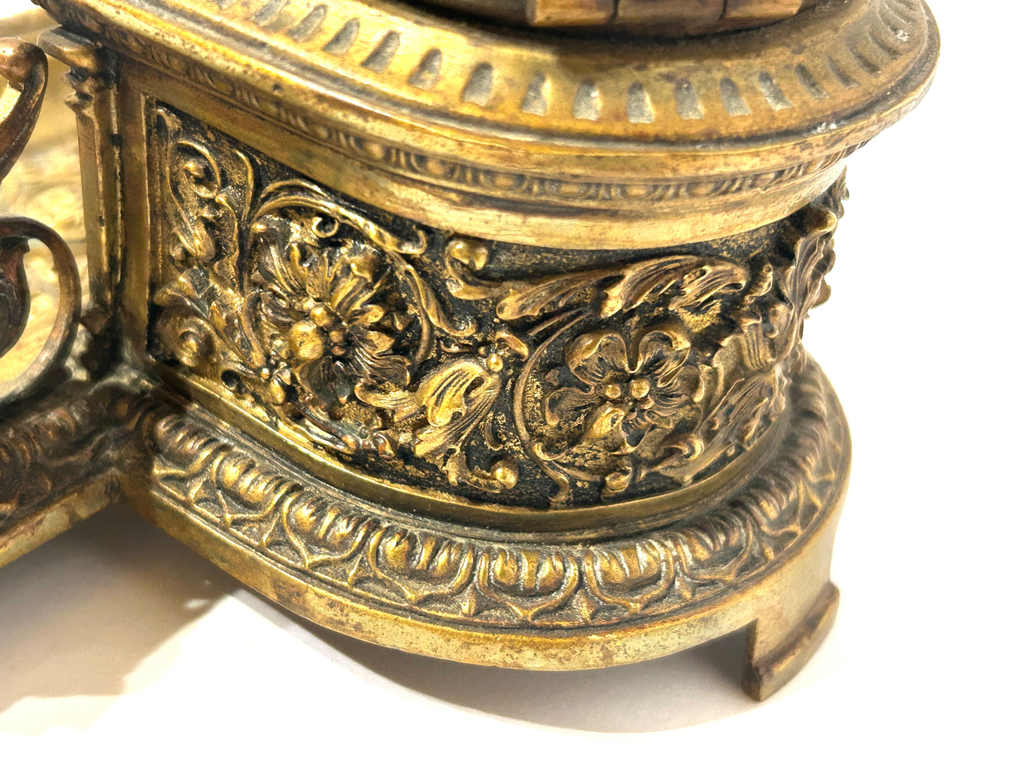 ANTIQUE BRONZE INWELL WITH FIGURES