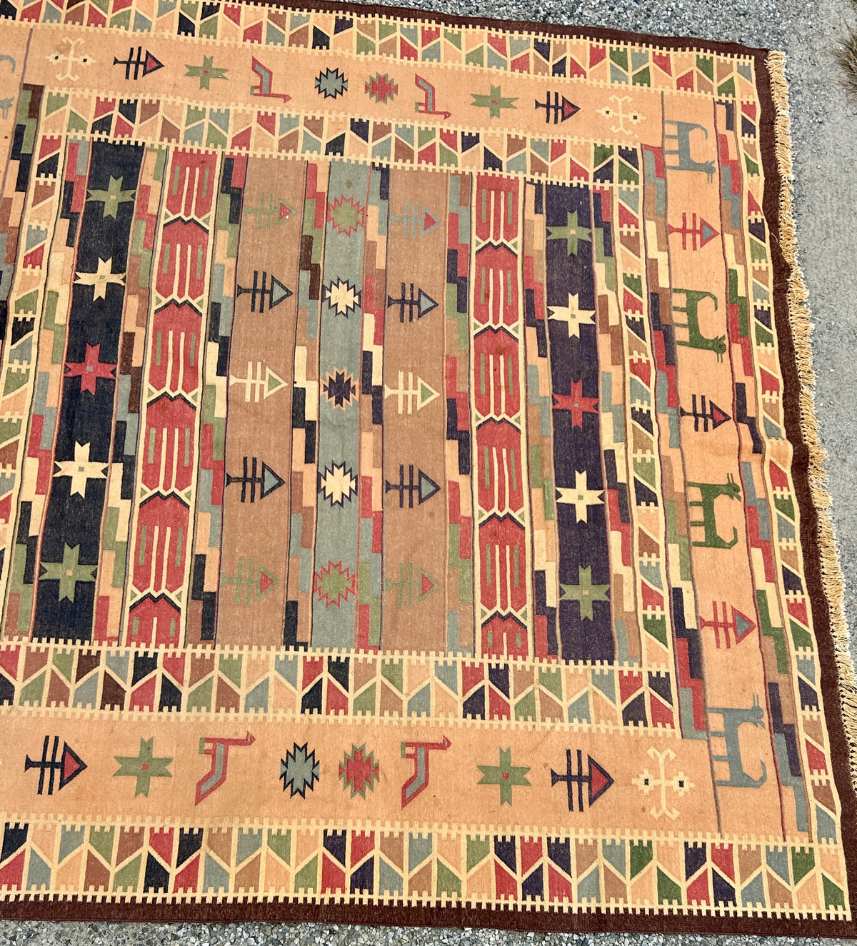 TRIBAL RUG WITH ANIMALS IN DESIGN