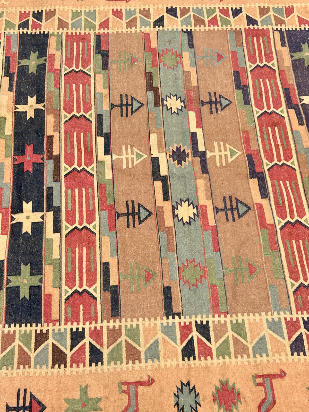 TRIBAL RUG WITH ANIMALS IN DESIGN