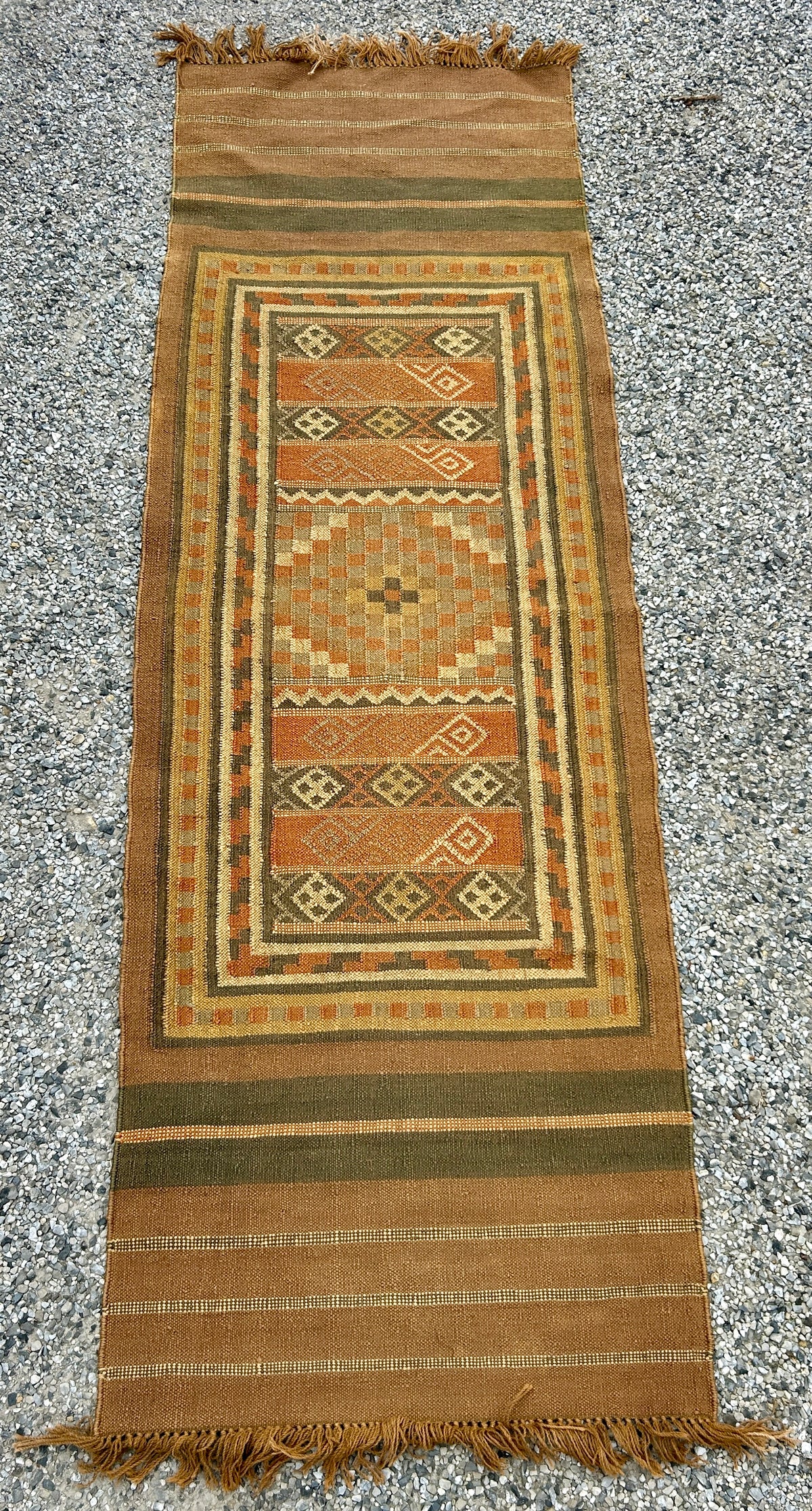 TRIBAL RUG WITH ORANGE AND BROWN CENTER SQUARES