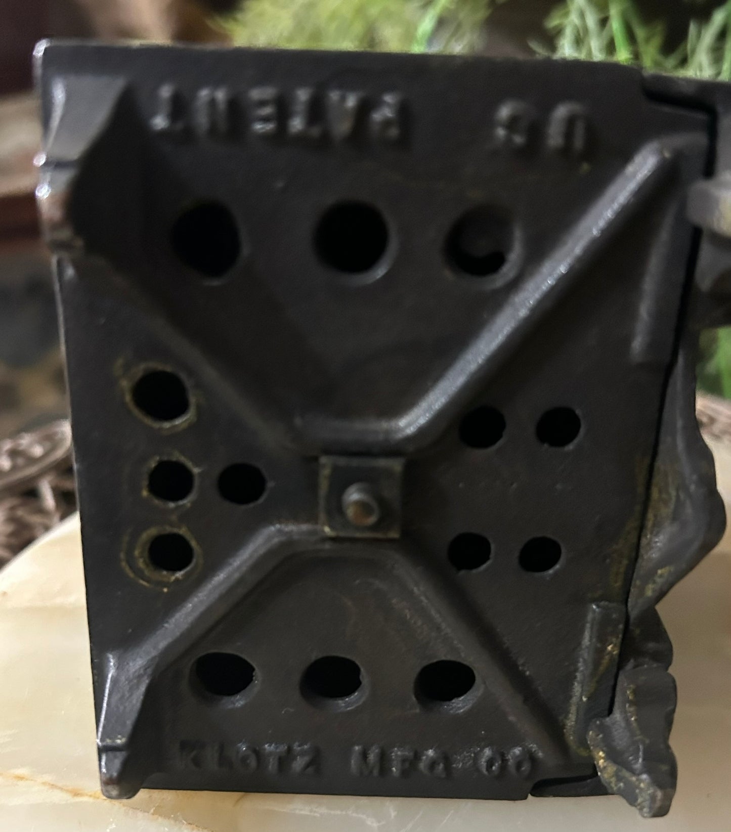 CAST IRON HEATER STOVE STILL BANK