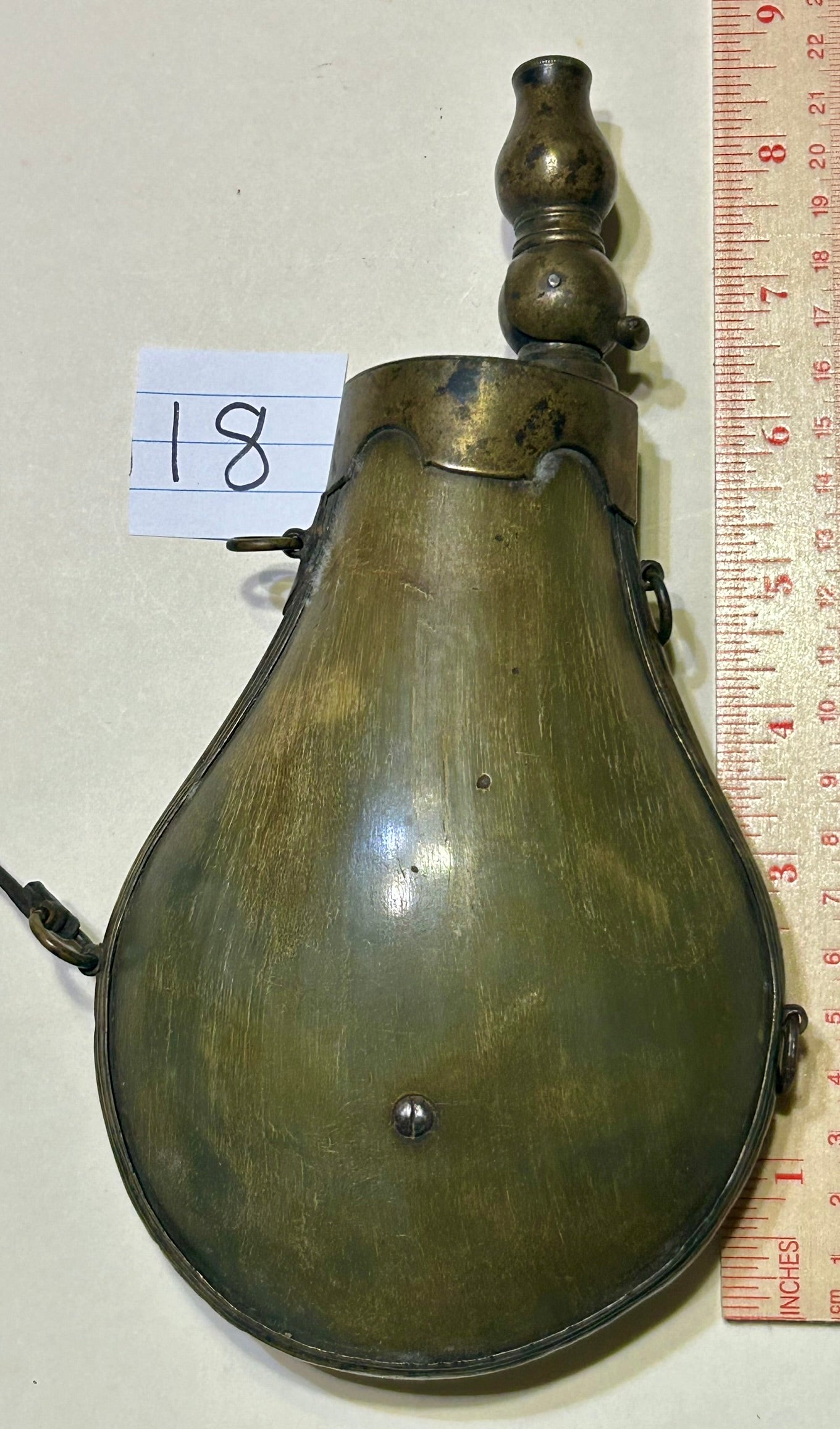 ANTIQUE LARGE POWDER FLASK MADE OF HORN PROBABLY EUROPEAN