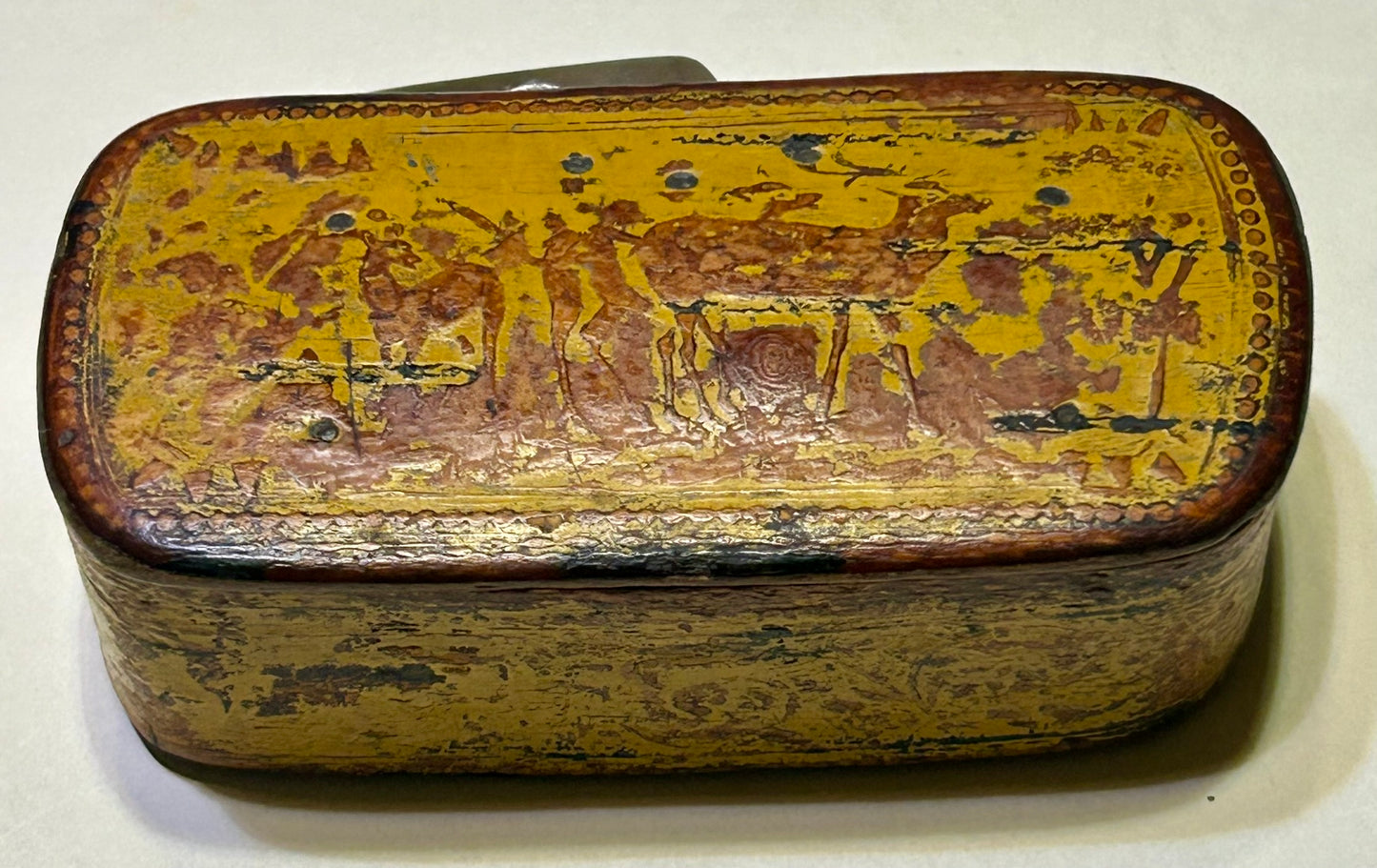 ANTIQUE EARLY YELLOW PAINTED SNUFF BOX WITH DEER