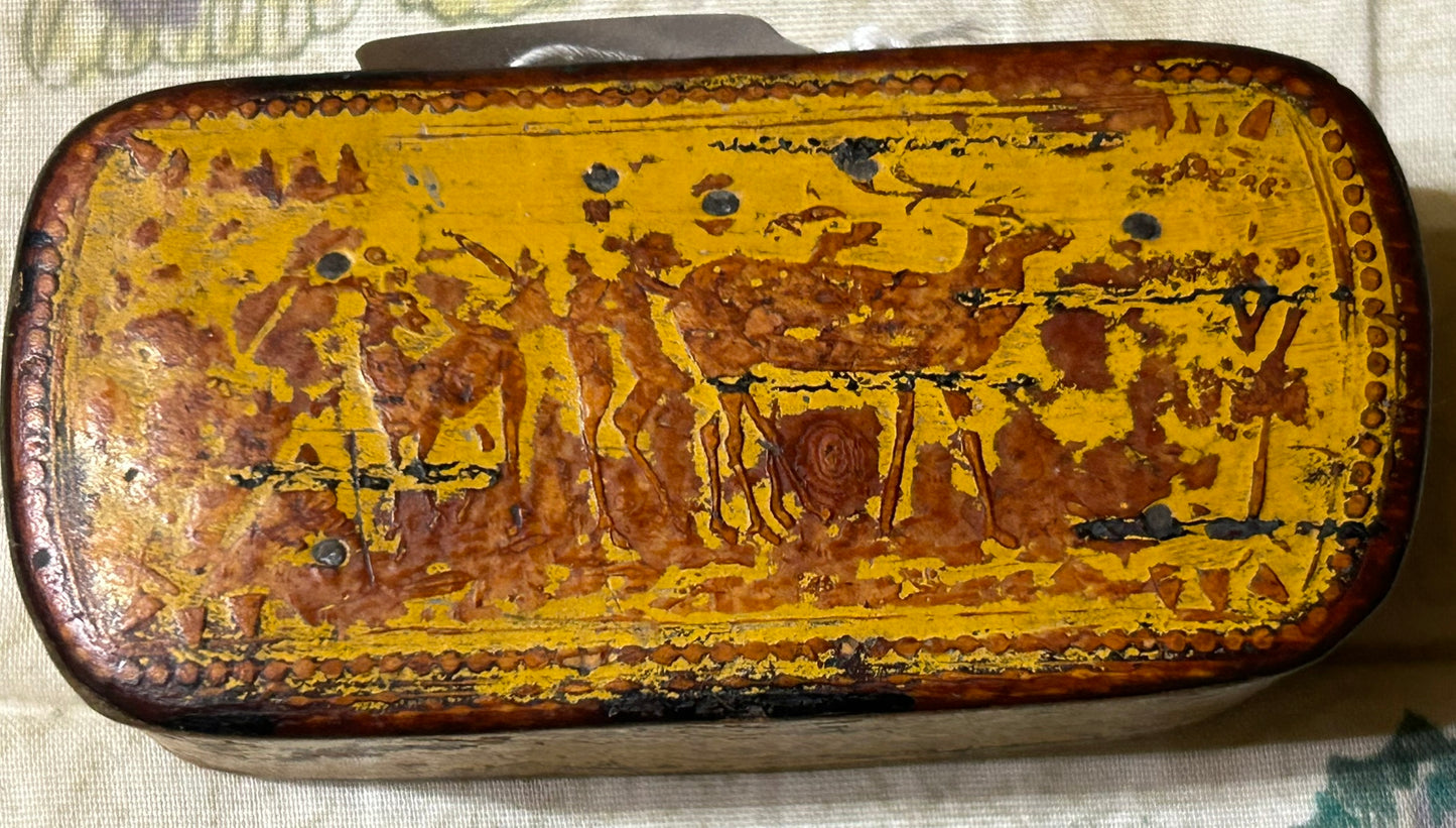 ANTIQUE EARLY YELLOW PAINTED SNUFF BOX WITH DEER