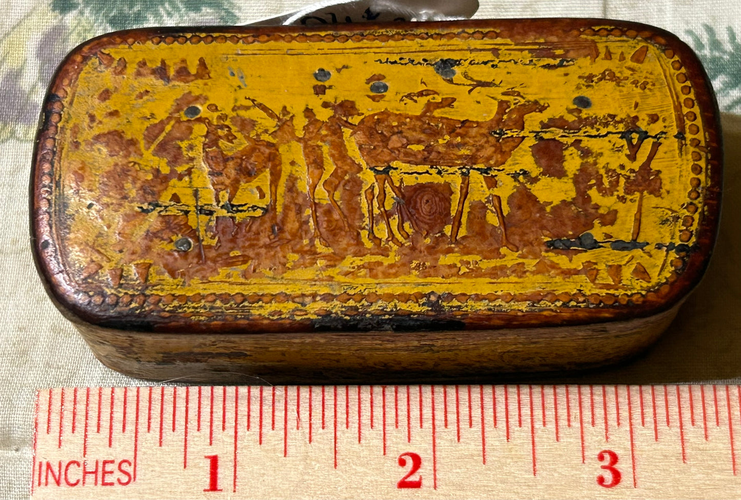ANTIQUE EARLY YELLOW PAINTED SNUFF BOX WITH DEER