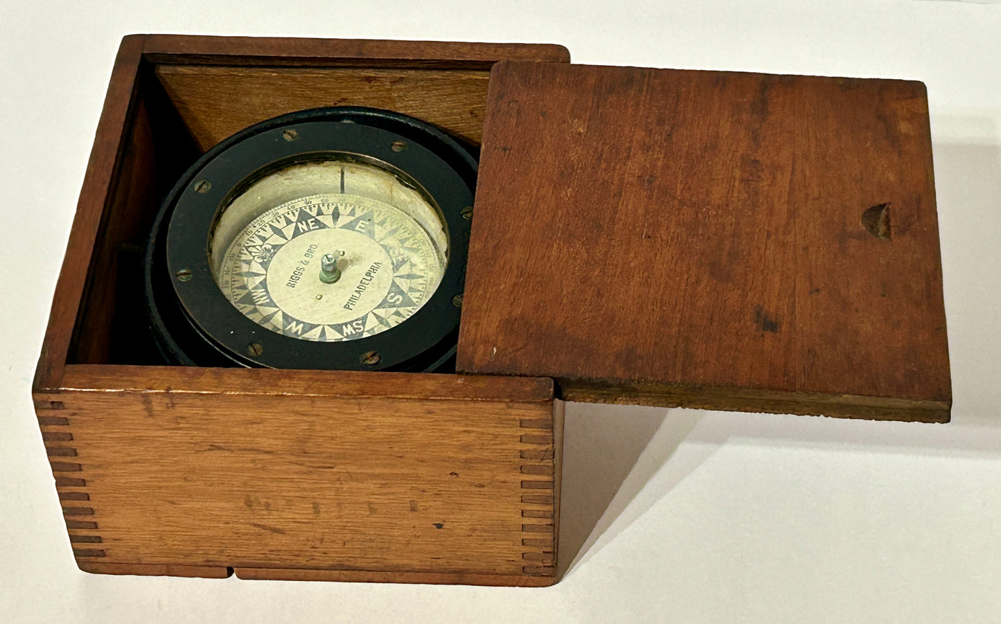 ANTIQUE SHIPS COMPASS IN BOX