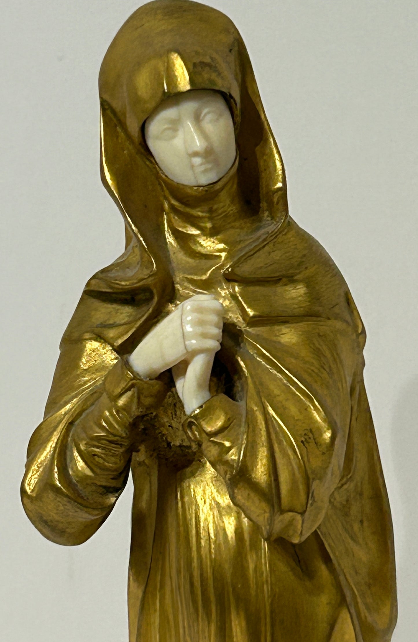 ANTIQUE BRONZE AND IVORY ANTIQUE SCULPTURE OF WOMAN