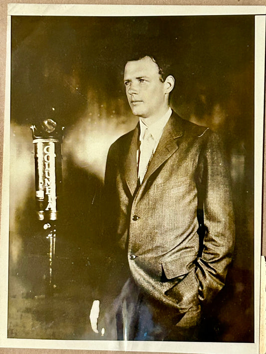 CHARLES LINDBERG NEWS PHOTOGRAPH TALKING ON RADIO IN 1930