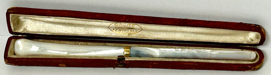 ANTIQUE MOTHER OF PEARL CIGARETTE HOLDER