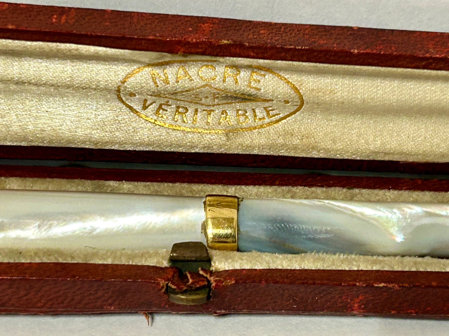 ANTIQUE MOTHER OF PEARL CIGARETTE HOLDER