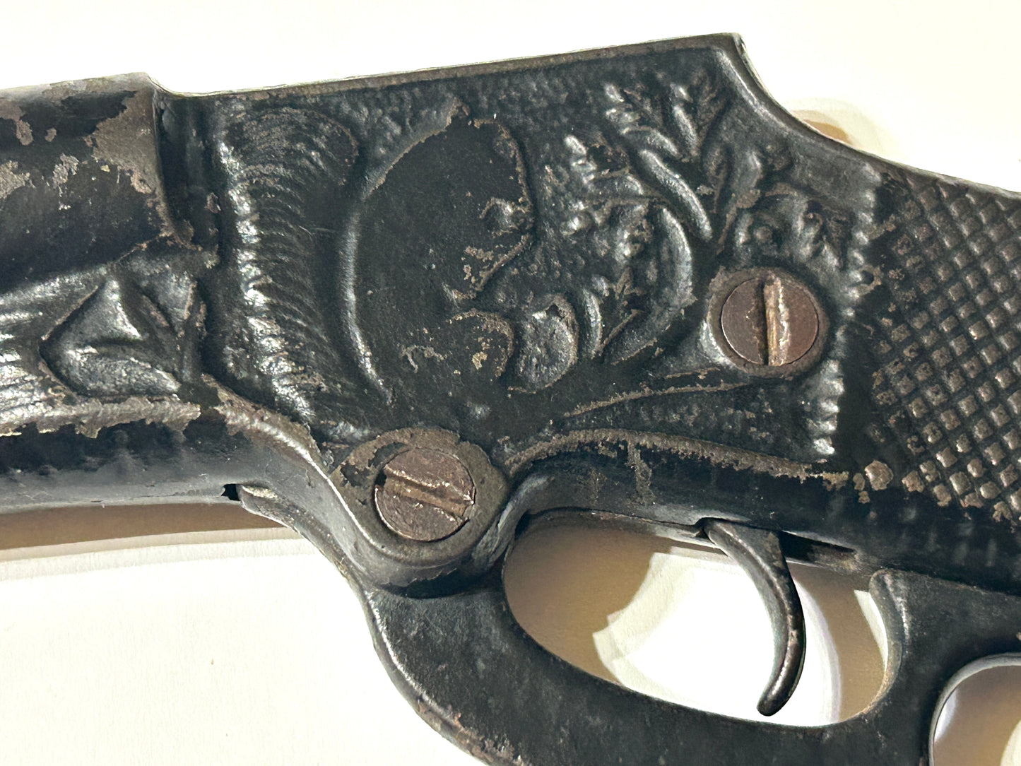 ANTIQUE AIR RIFLE COLUMBIAN BAILY COMPANY LEVER ACTION AIR RIFLE WITH SQUIRREL DESIGN 1895