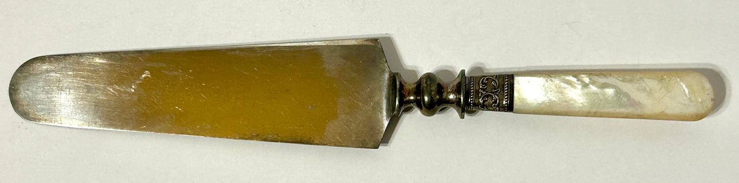 ANTIQUE STERLING AND MOTHER OF PEARL HANDLED PIE SERVER