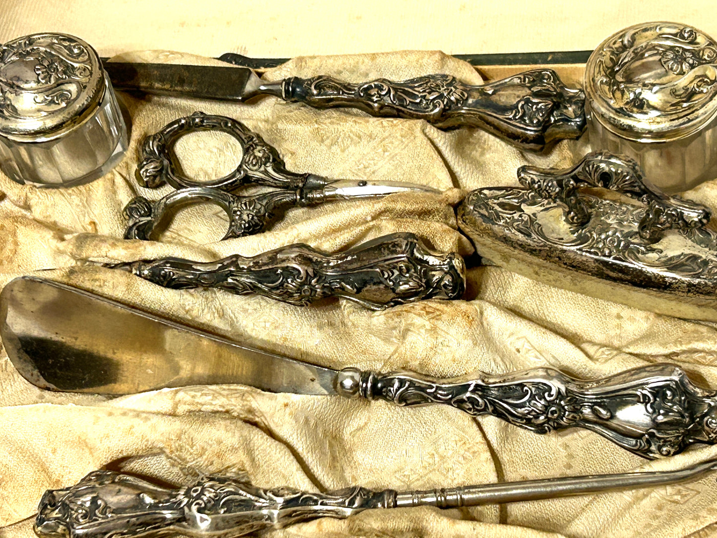 ANTIQUE STERLING SILVER DRESSER SET