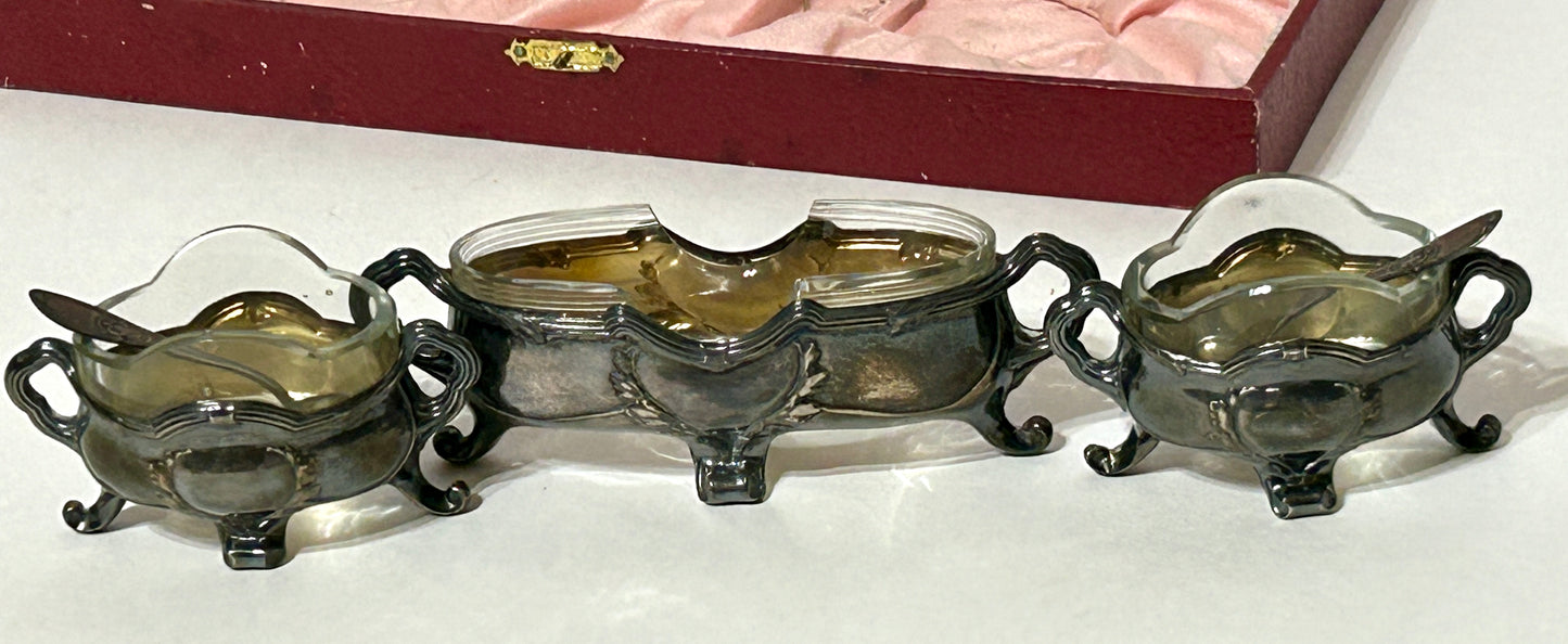 ANTIQUE SILVER AND GLASS SALT DIPS IN CASE