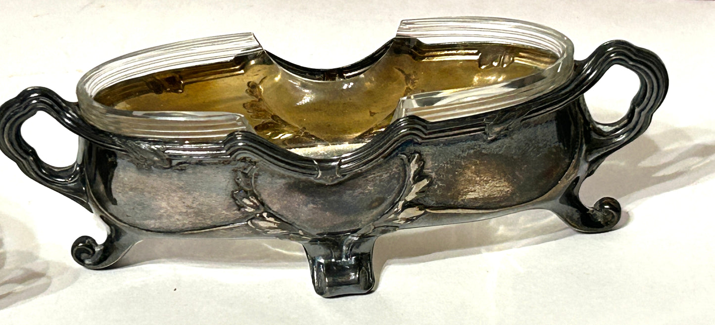 ANTIQUE SILVER AND GLASS SALT DIPS IN CASE