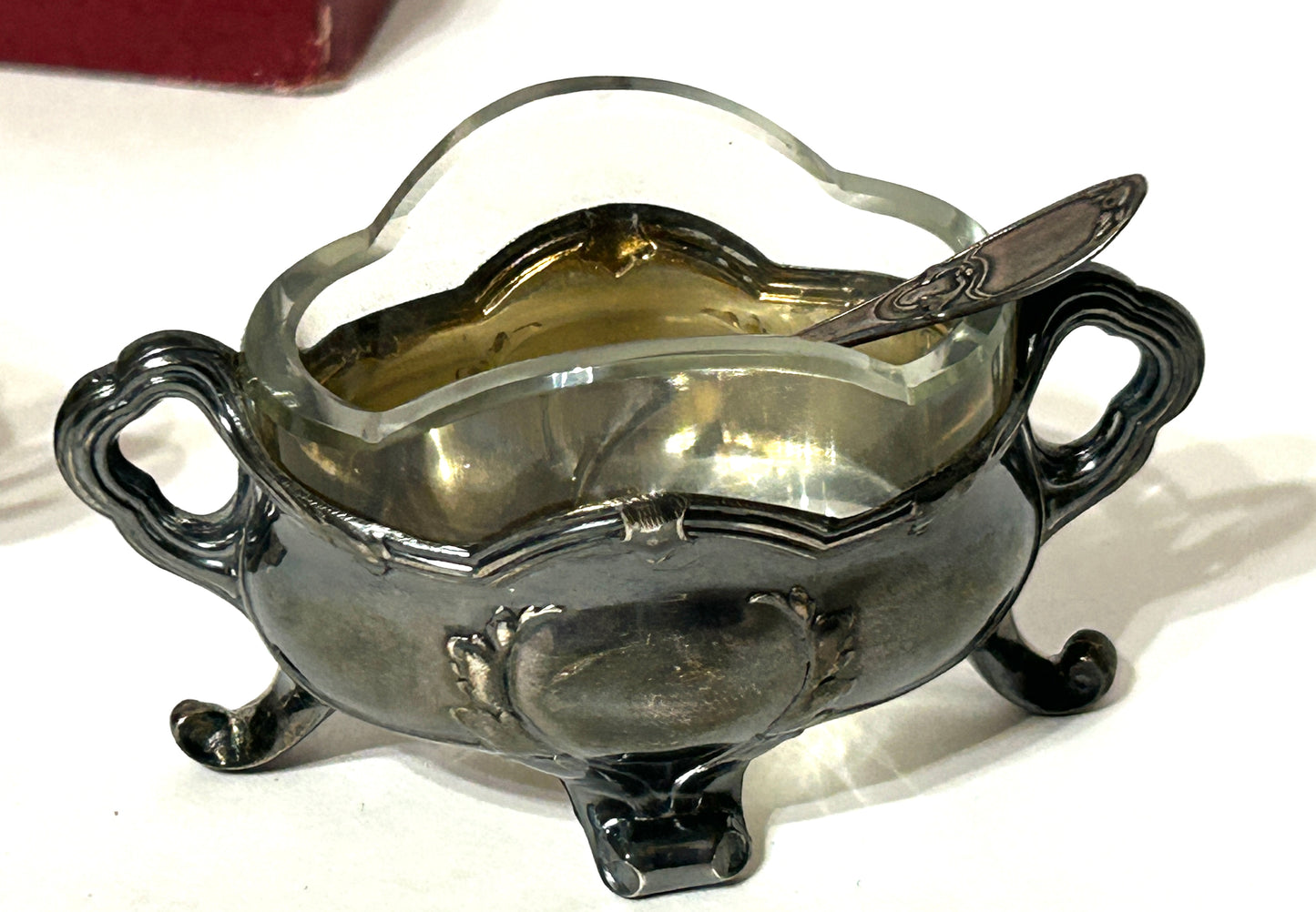 ANTIQUE SILVER AND GLASS SALT DIPS IN CASE