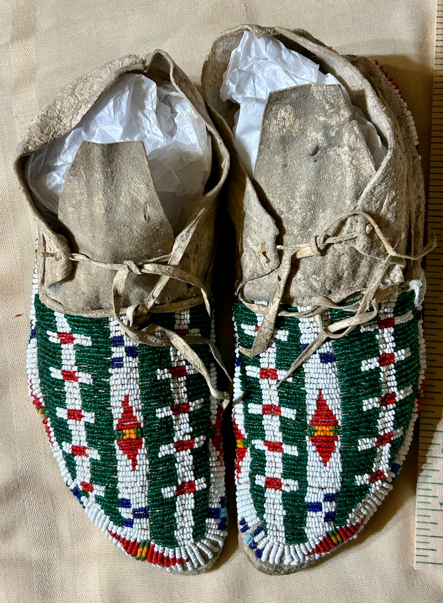 NATIVE AMERICAN SIOUX MOCCASINS 1890'S