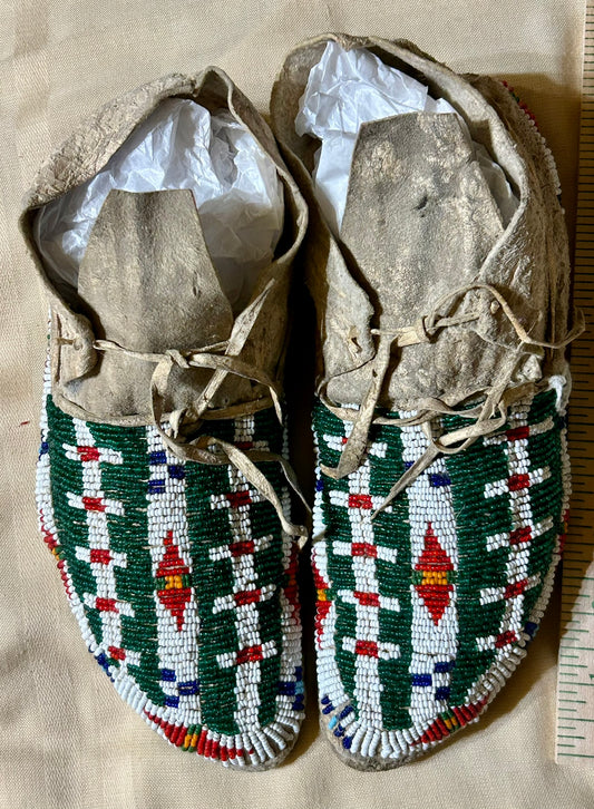 NATIVE AMERICAN SIOUX MOCCASINS 1890'S