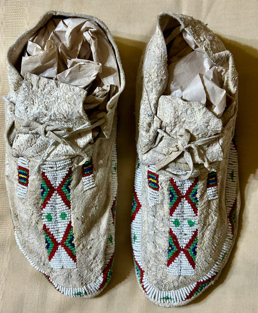 NATIVE AMERICAN SINEW BEADED MOCCASINS